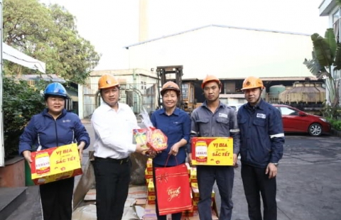 Thép Việt - Sing tặng quà cho người lao động nhân dịp Tết Quý Mão
